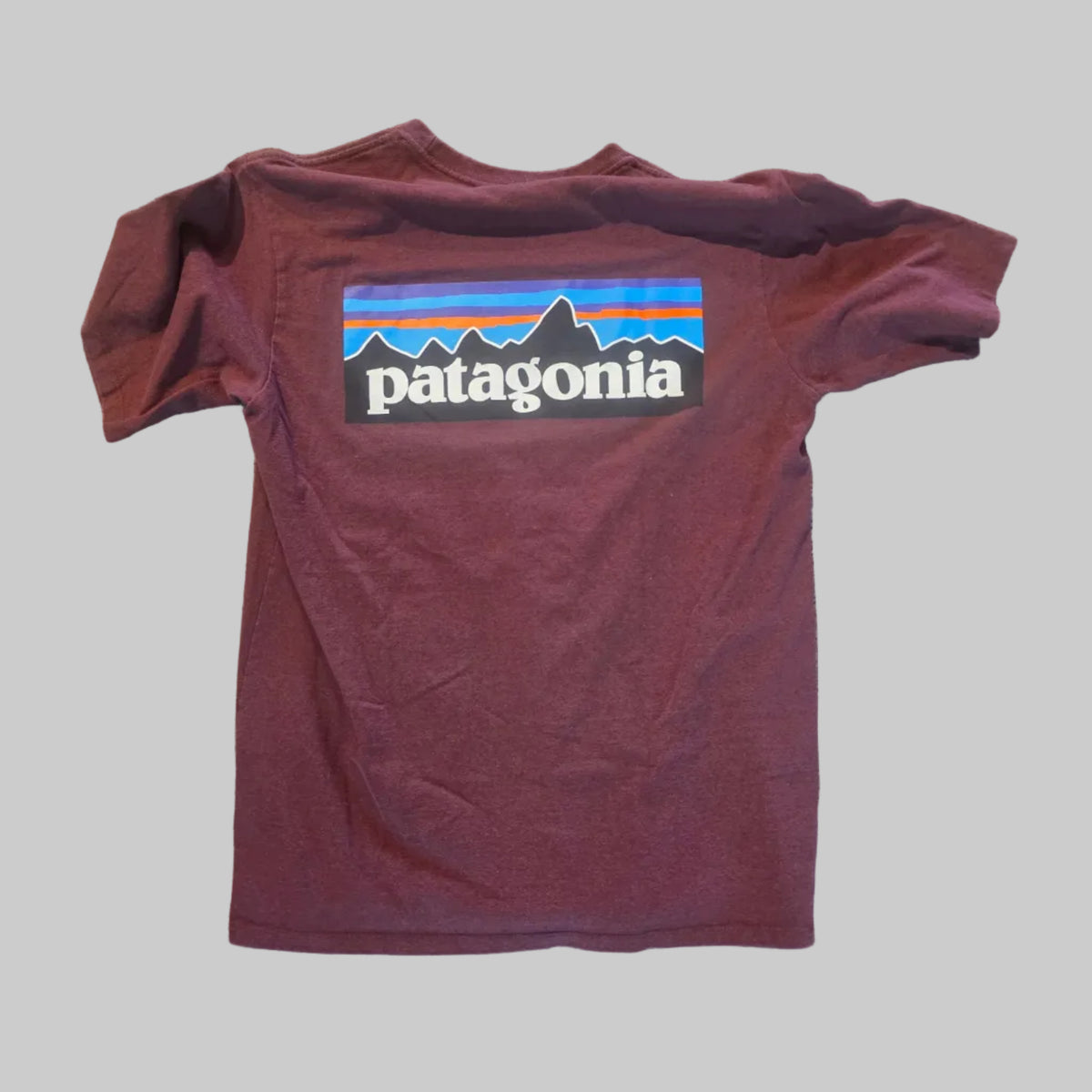 Patagonia Fitz Roy Responsibili-Tee-Men’s Small-Burgundy-Used