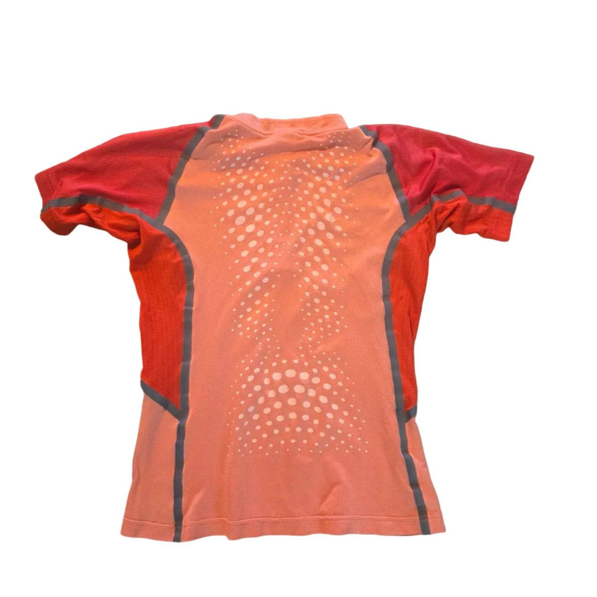 Back of jersey with reflective detailing