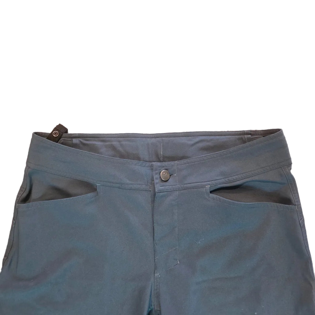 Shorts waistband and pockets