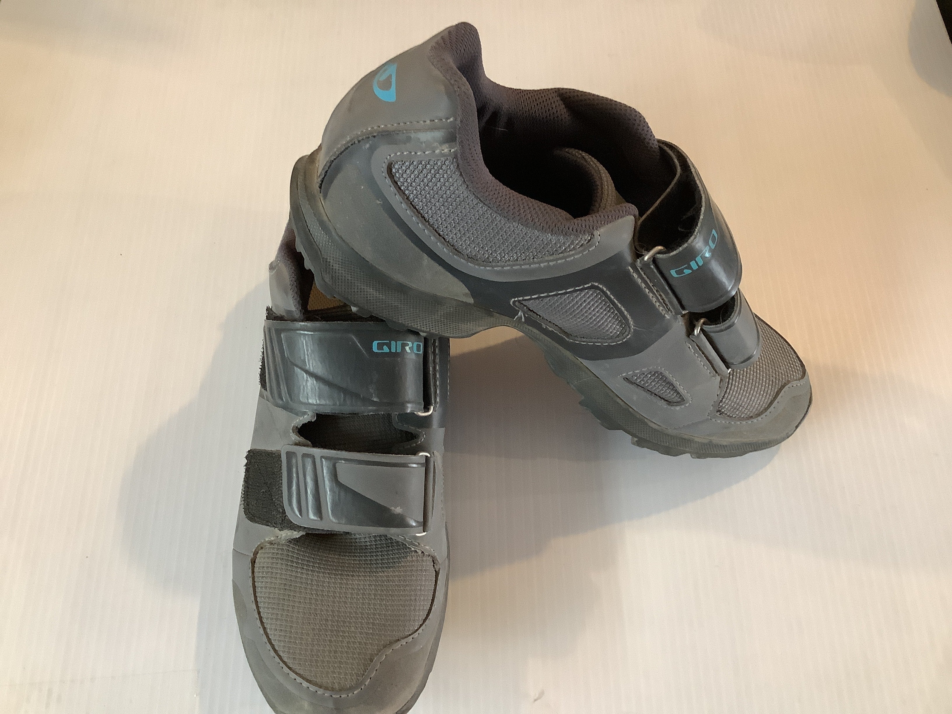 CONSIGNMENT GIRO CLIP IN BIKE SHOES 080825