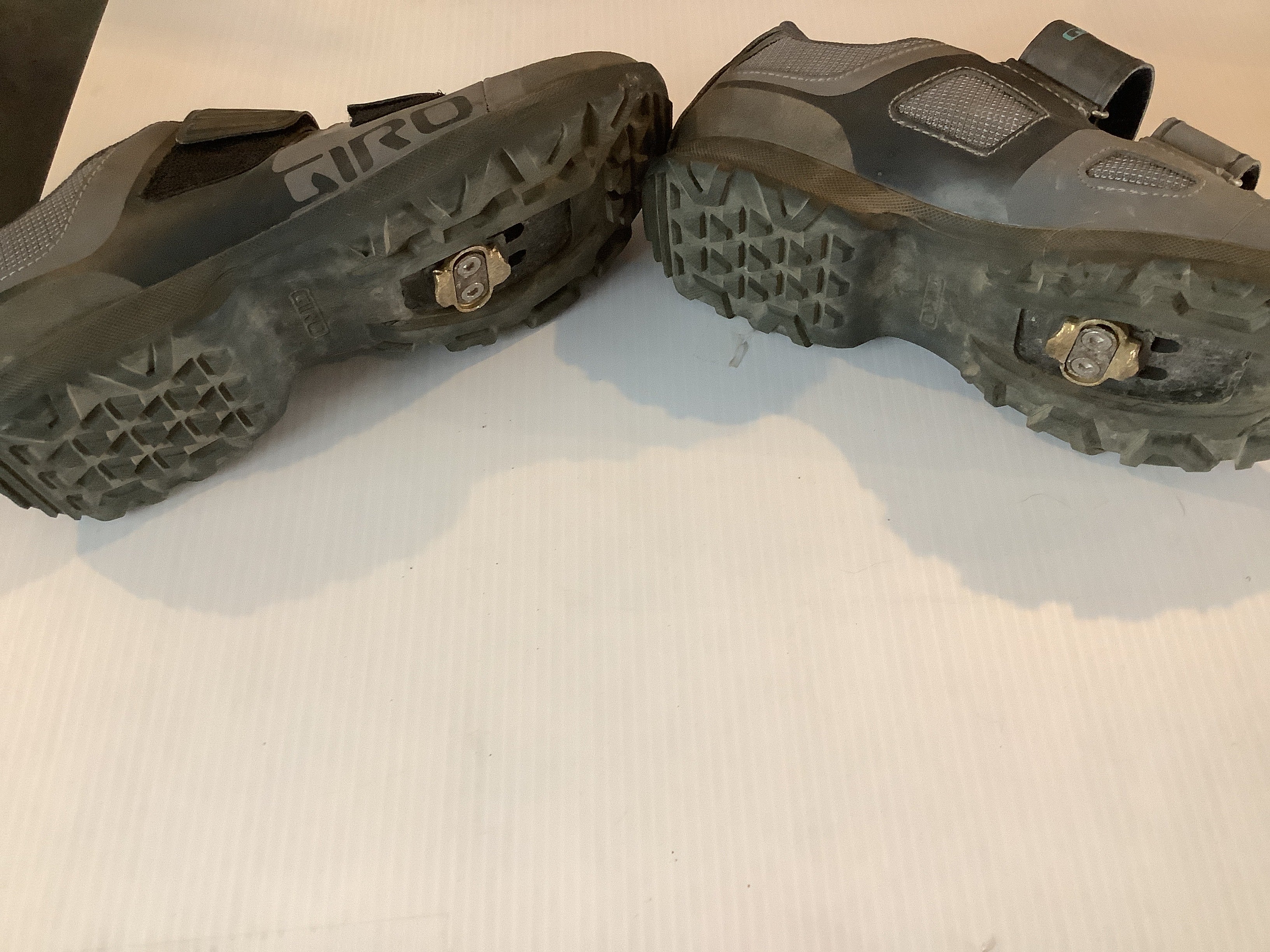 CONSIGNMENT GIRO CLIP IN BIKE SHOES 080825