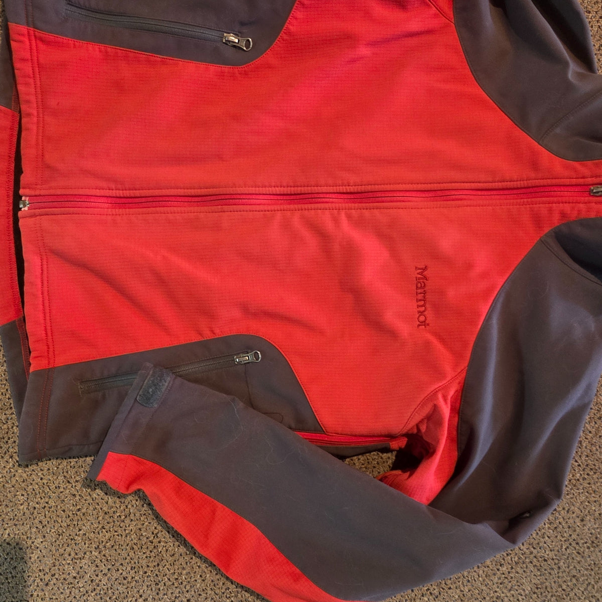 Marmot red and charcoal softshell jacket photo 2