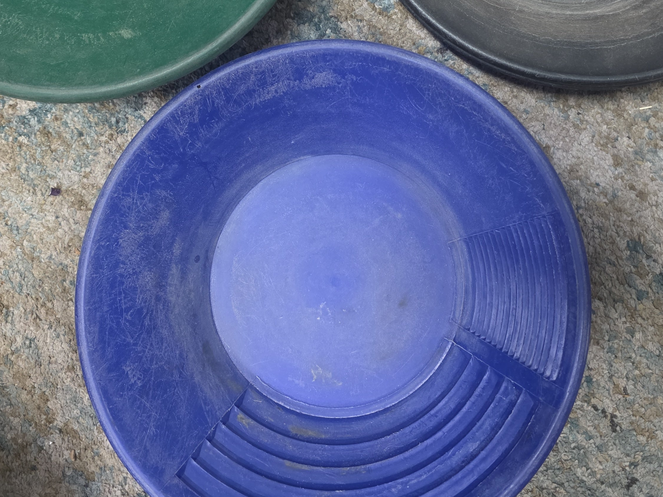 Blue Concentrating Gold Pan-USED